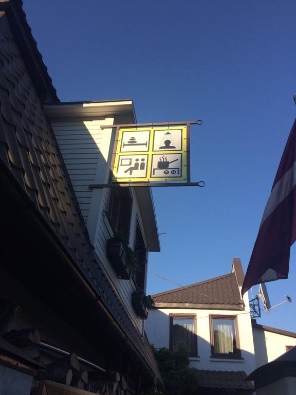 Viesu Nams Mezu 13 Hotel Ventspils Bagian luar foto