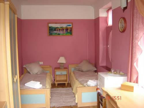 Viesu Nams Mezu 13 Hotel Ventspils Bagian luar foto